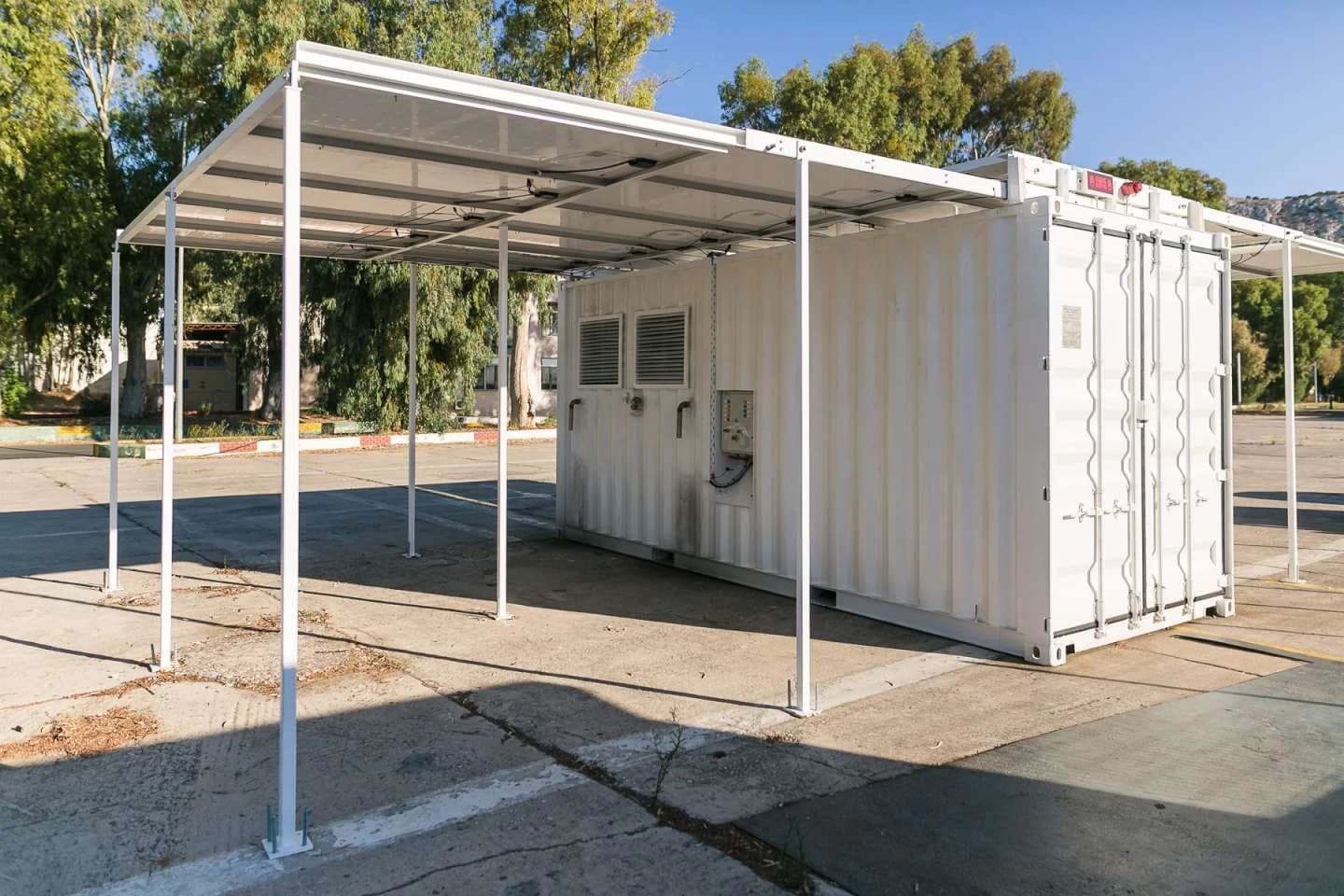 Ηλιακό υβριδικό σύστημα EasyPower σε container